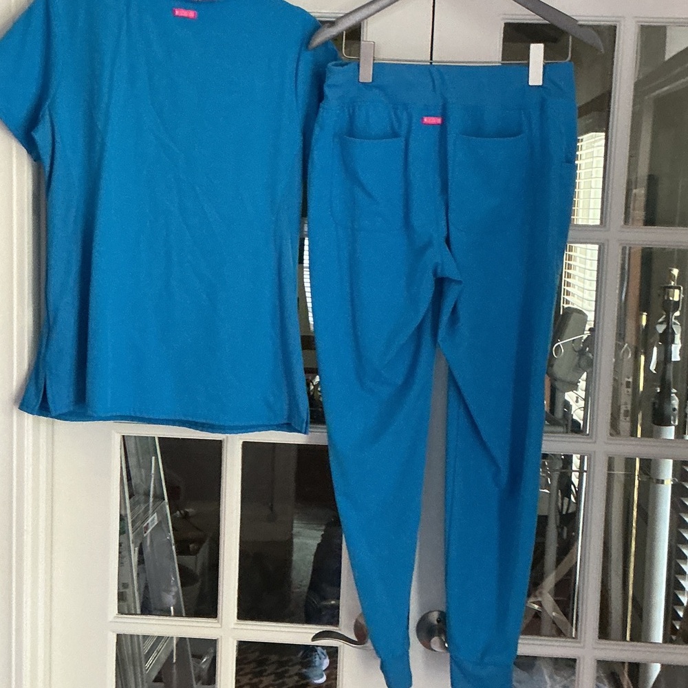 Med Couture Teal Scrub Top with Pink Accent - Picture 3 of 3